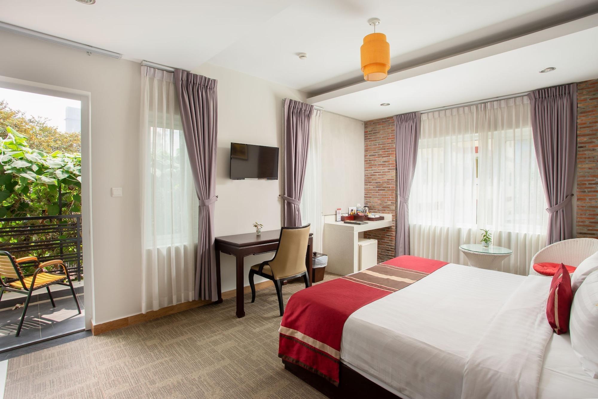Wisteria Hotel Phnom Penh Exterior photo
