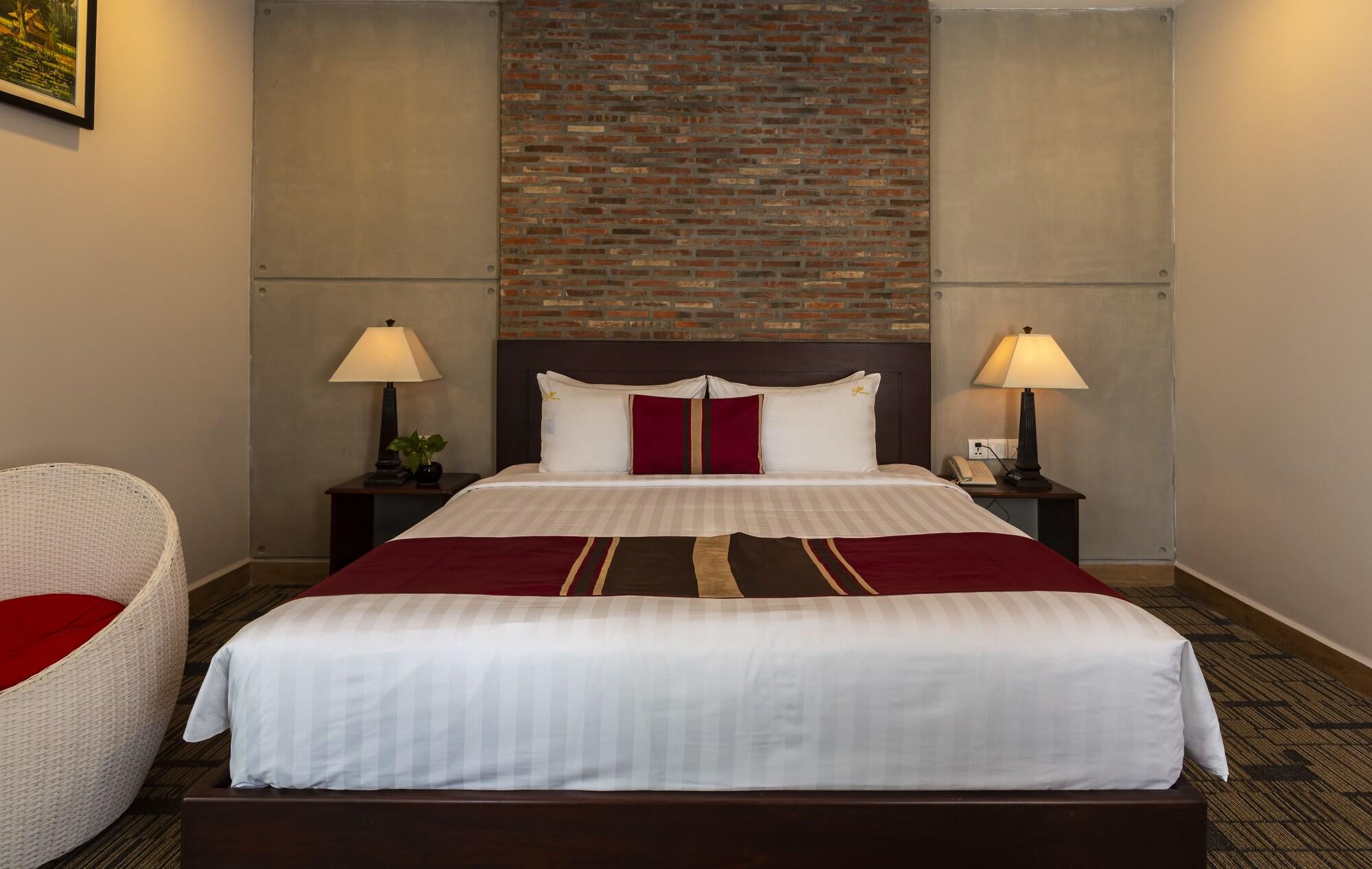 Wisteria Hotel Phnom Penh Exterior photo