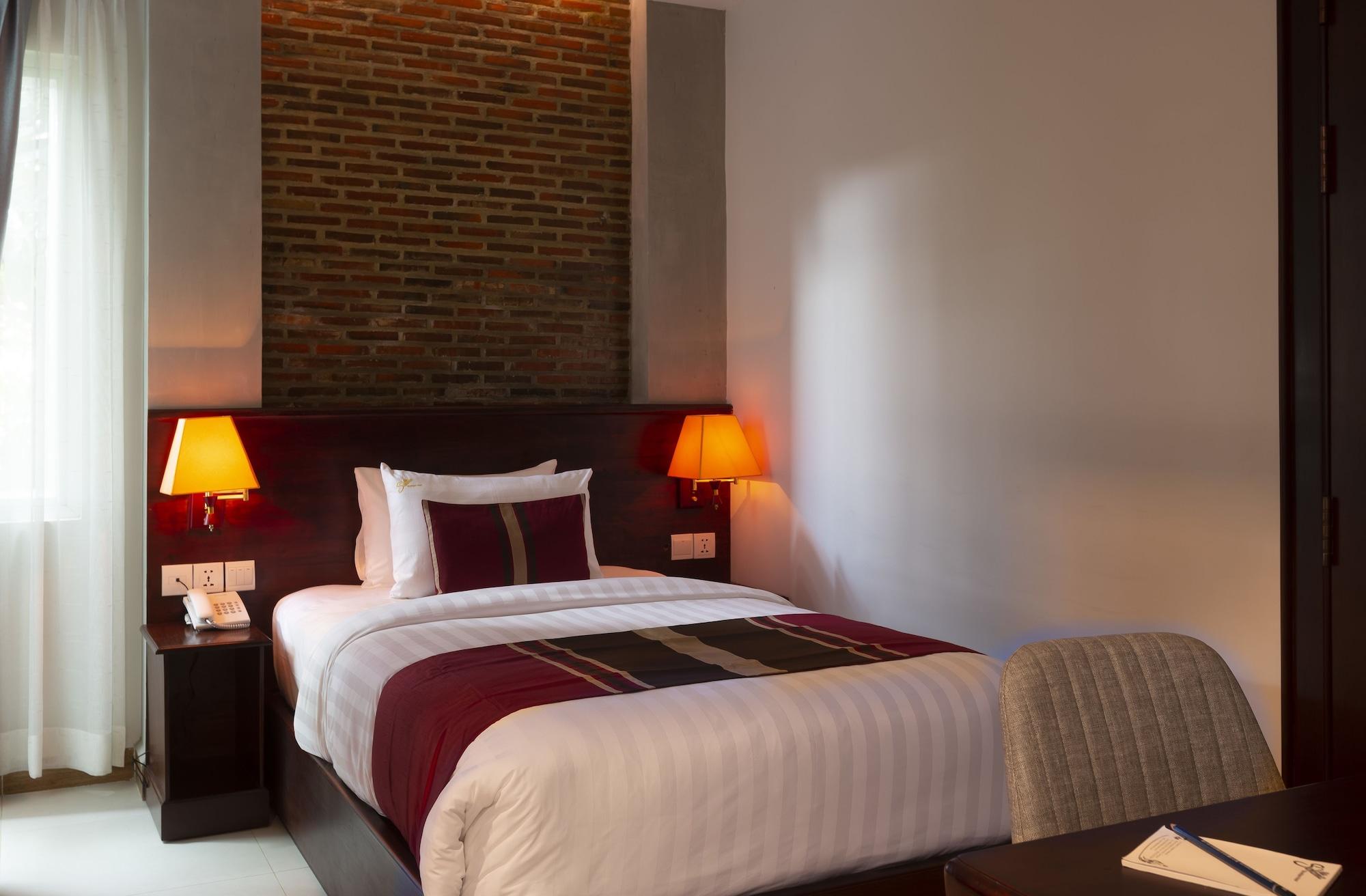 Wisteria Hotel Phnom Penh Exterior photo