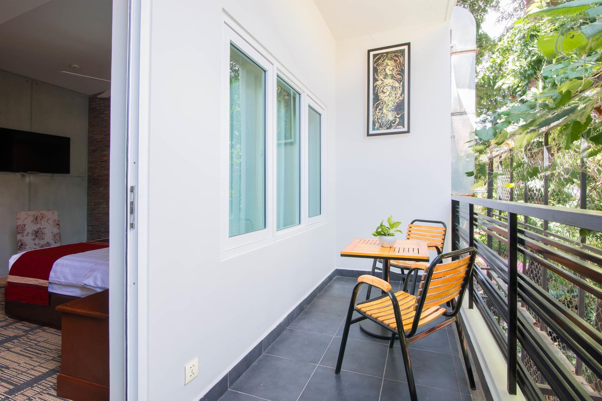 Wisteria Hotel Phnom Penh Exterior photo