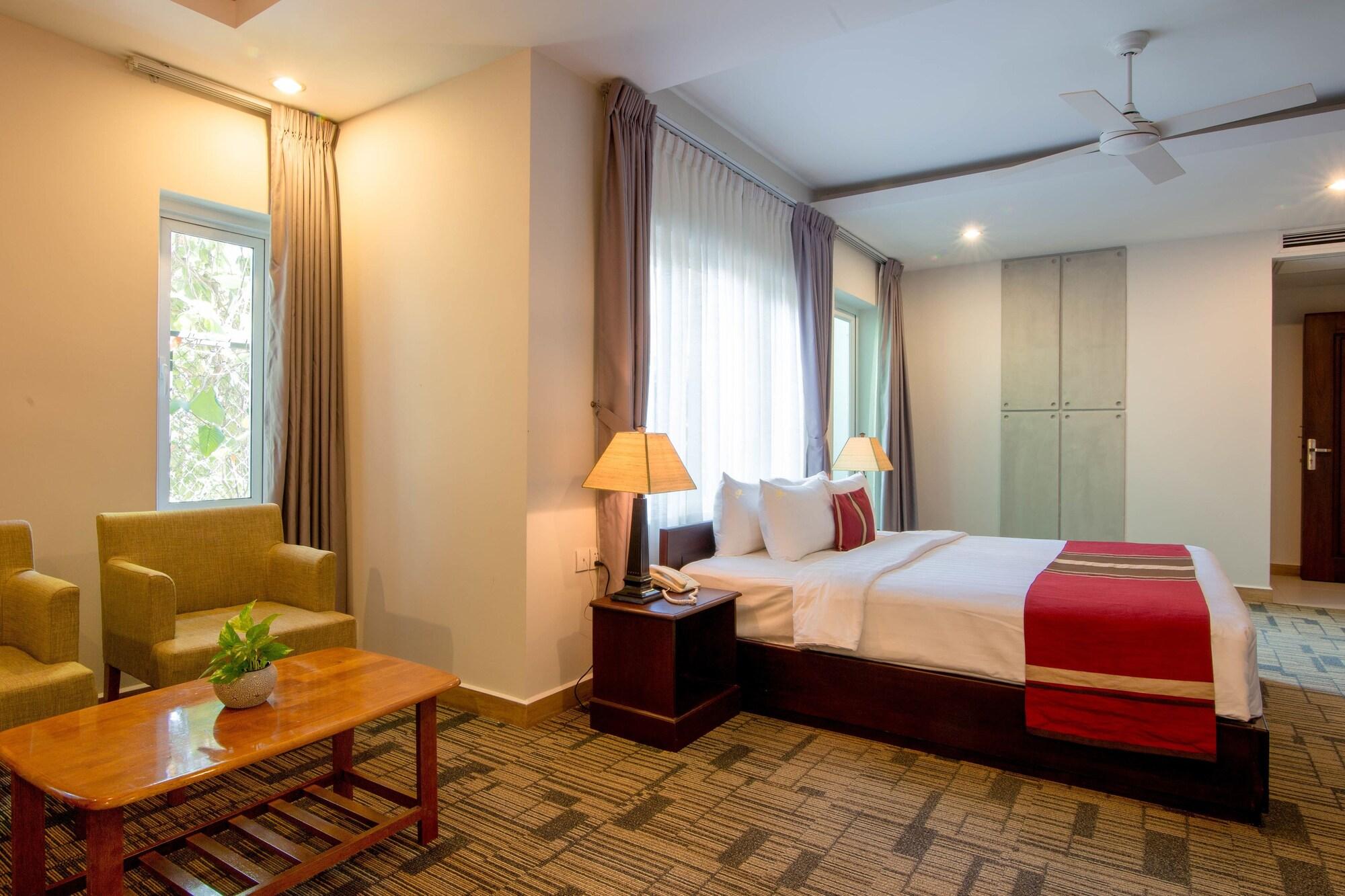 Wisteria Hotel Phnom Penh Exterior photo