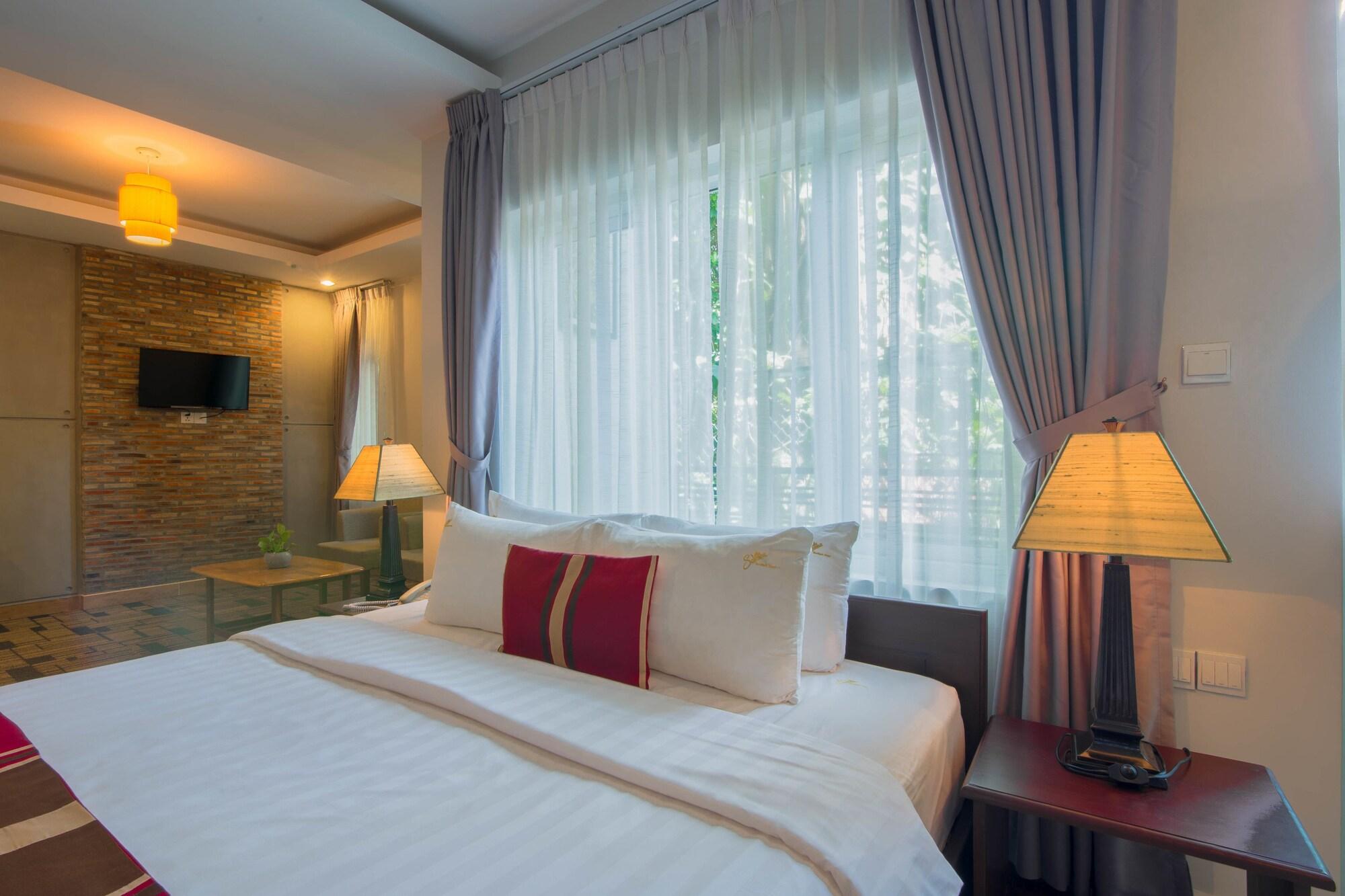 Wisteria Hotel Phnom Penh Exterior photo
