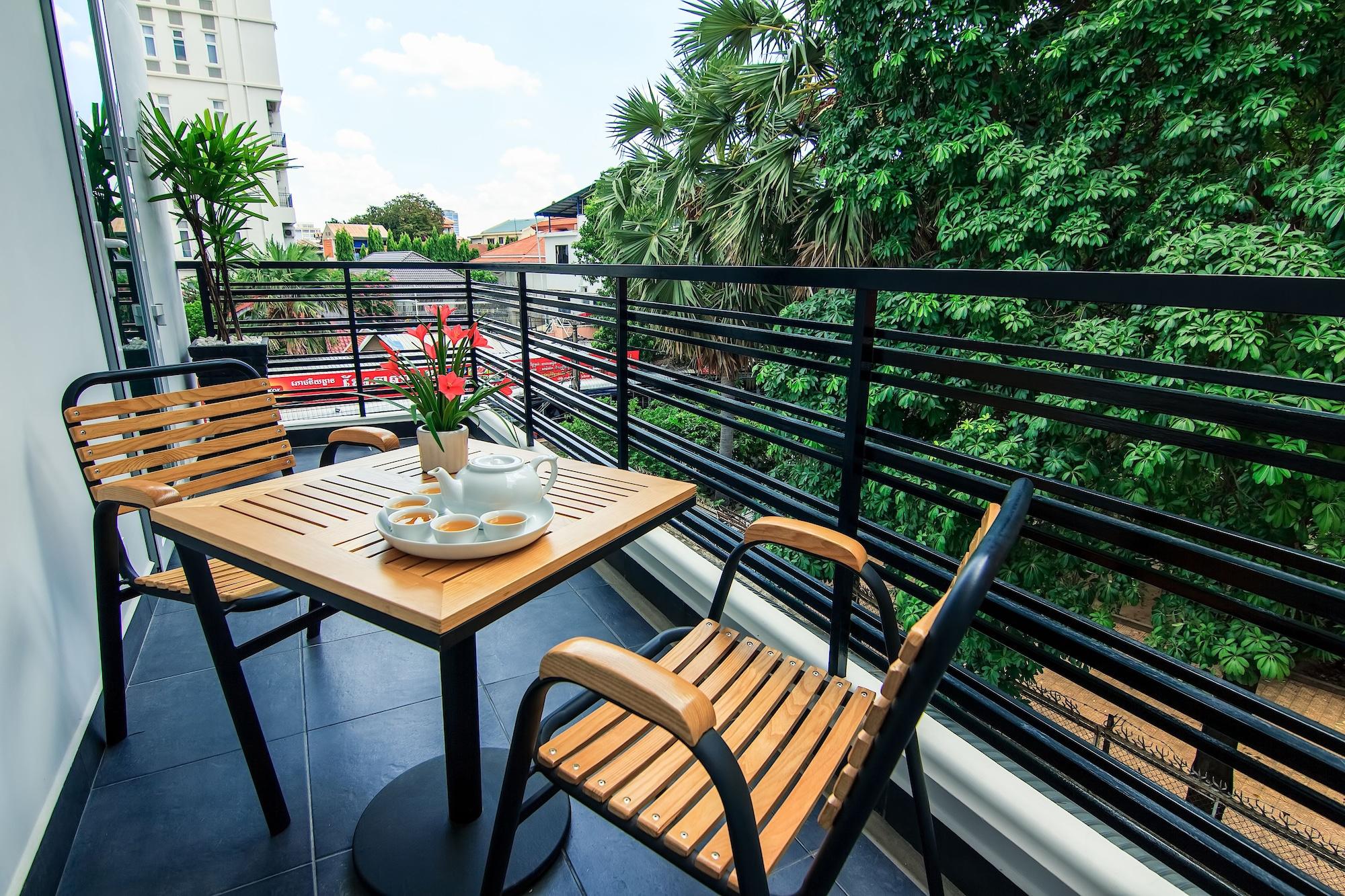 Wisteria Hotel Phnom Penh Exterior photo