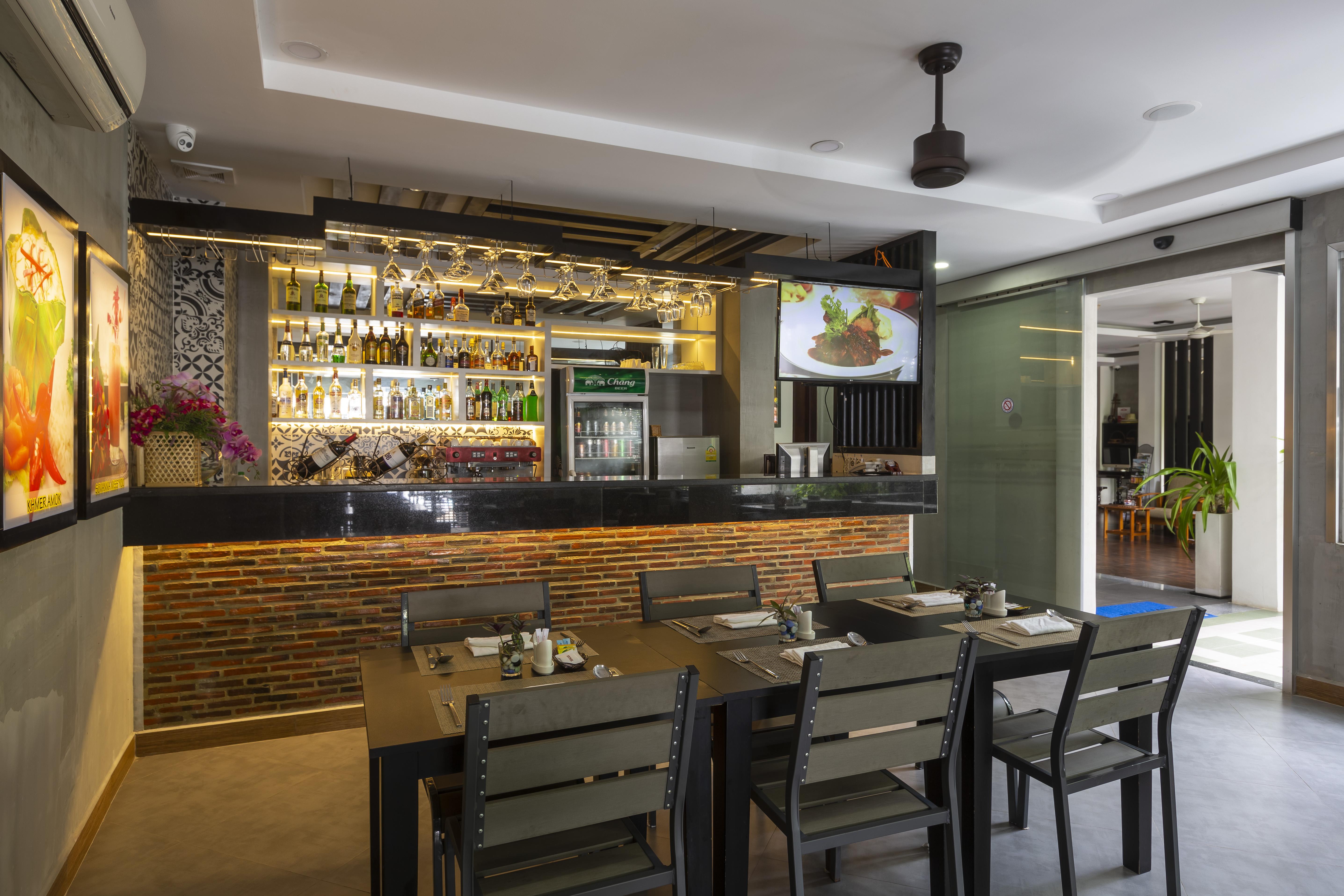 Wisteria Hotel Phnom Penh Exterior photo