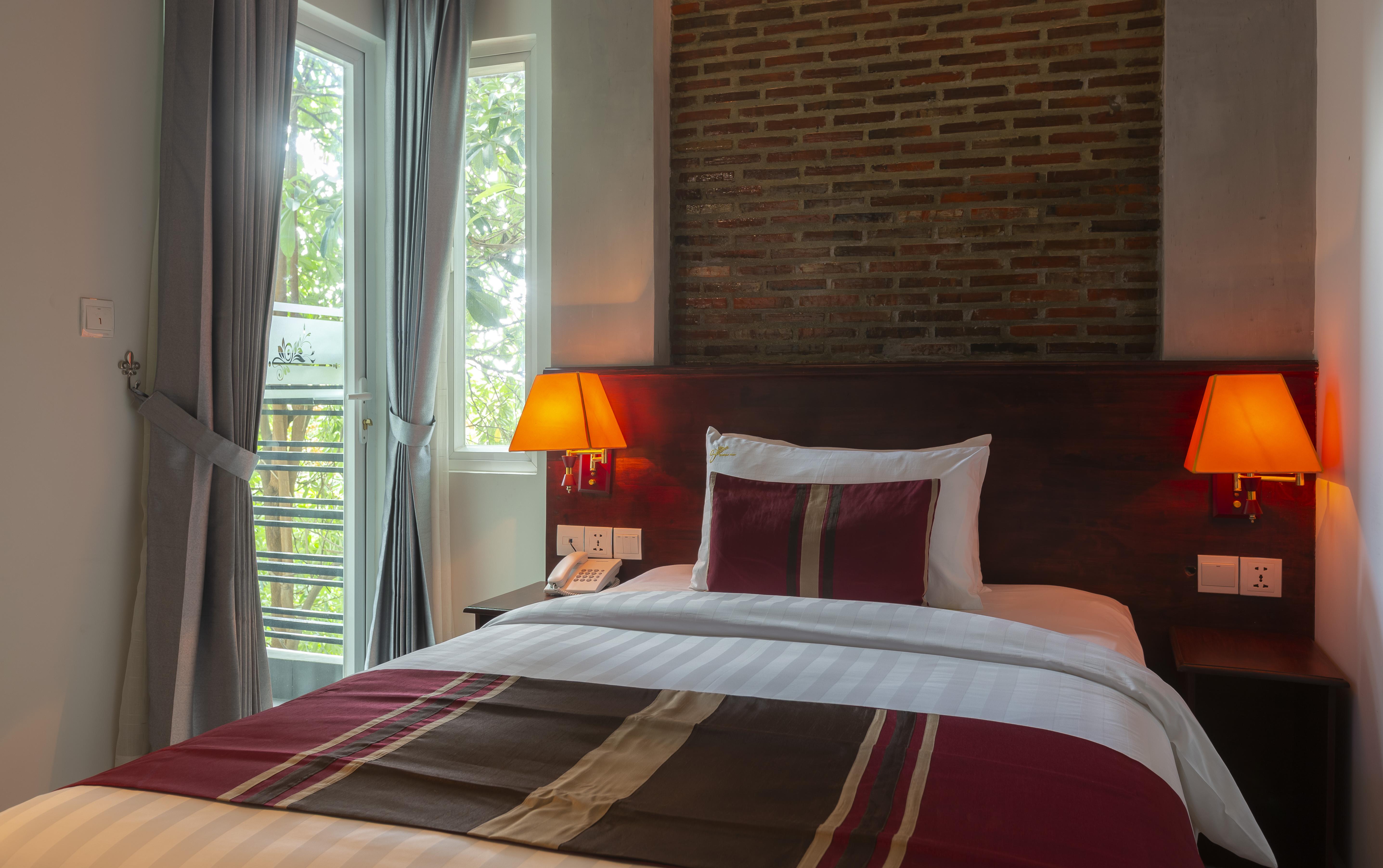 Wisteria Hotel Phnom Penh Exterior photo