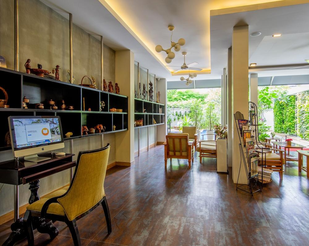 Wisteria Hotel Phnom Penh Exterior photo