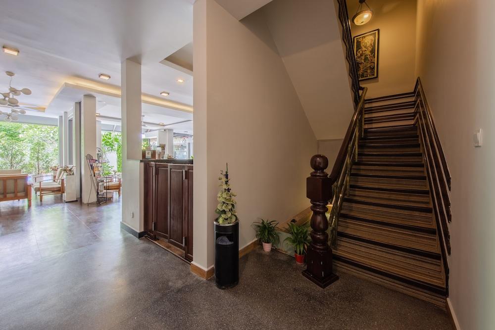 Wisteria Hotel Phnom Penh Exterior photo