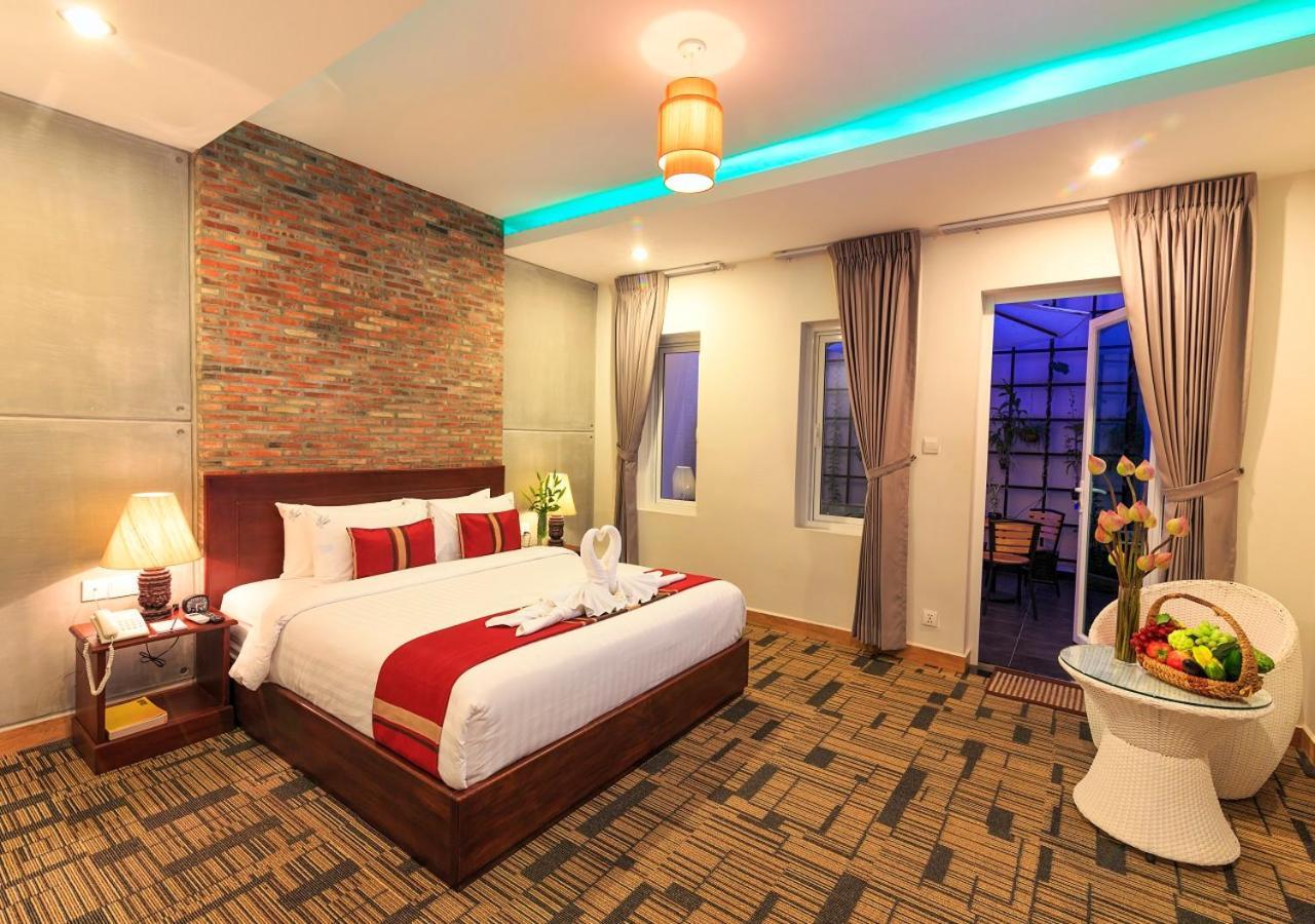 Wisteria Hotel Phnom Penh Exterior photo