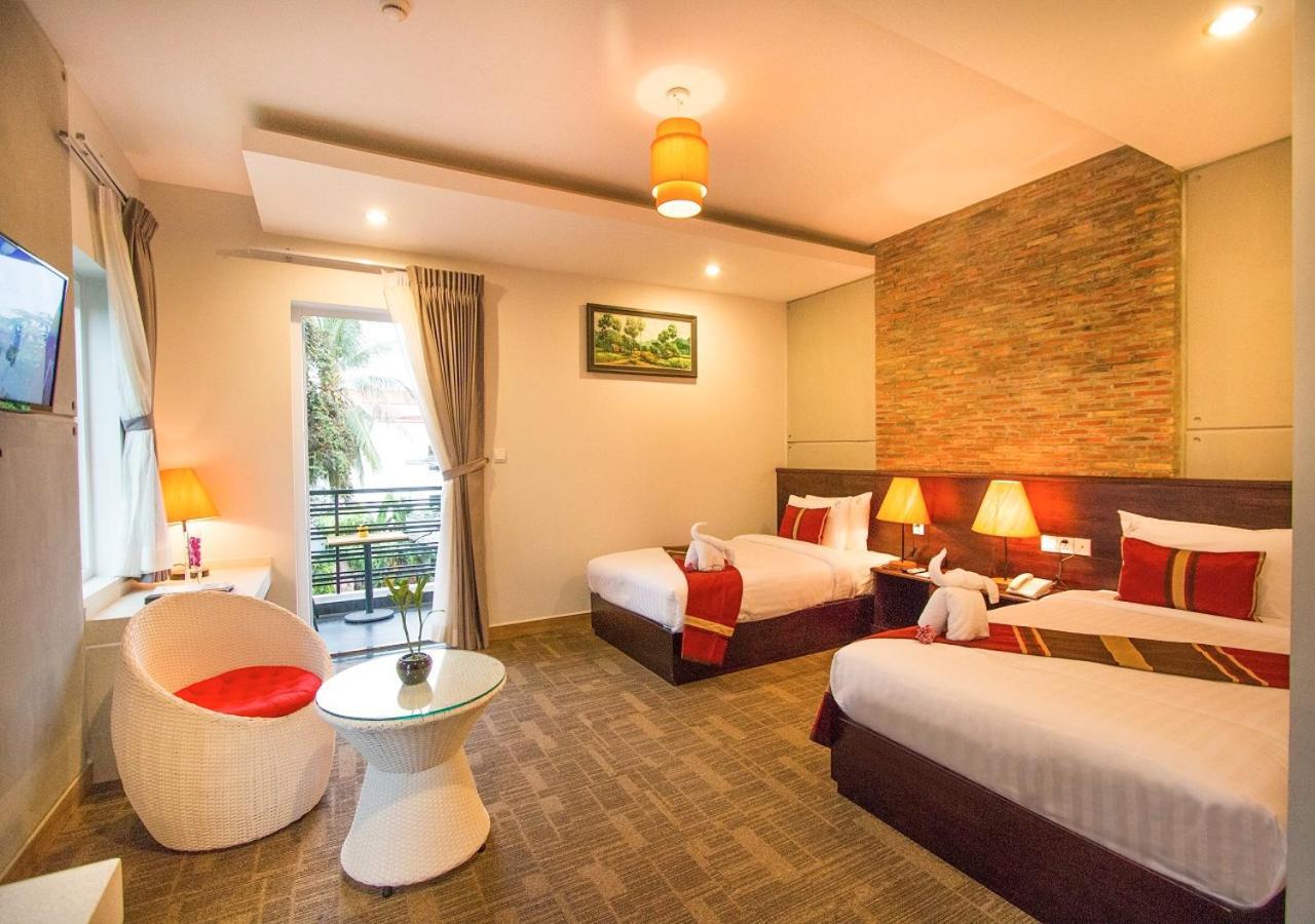 Wisteria Hotel Phnom Penh Exterior photo