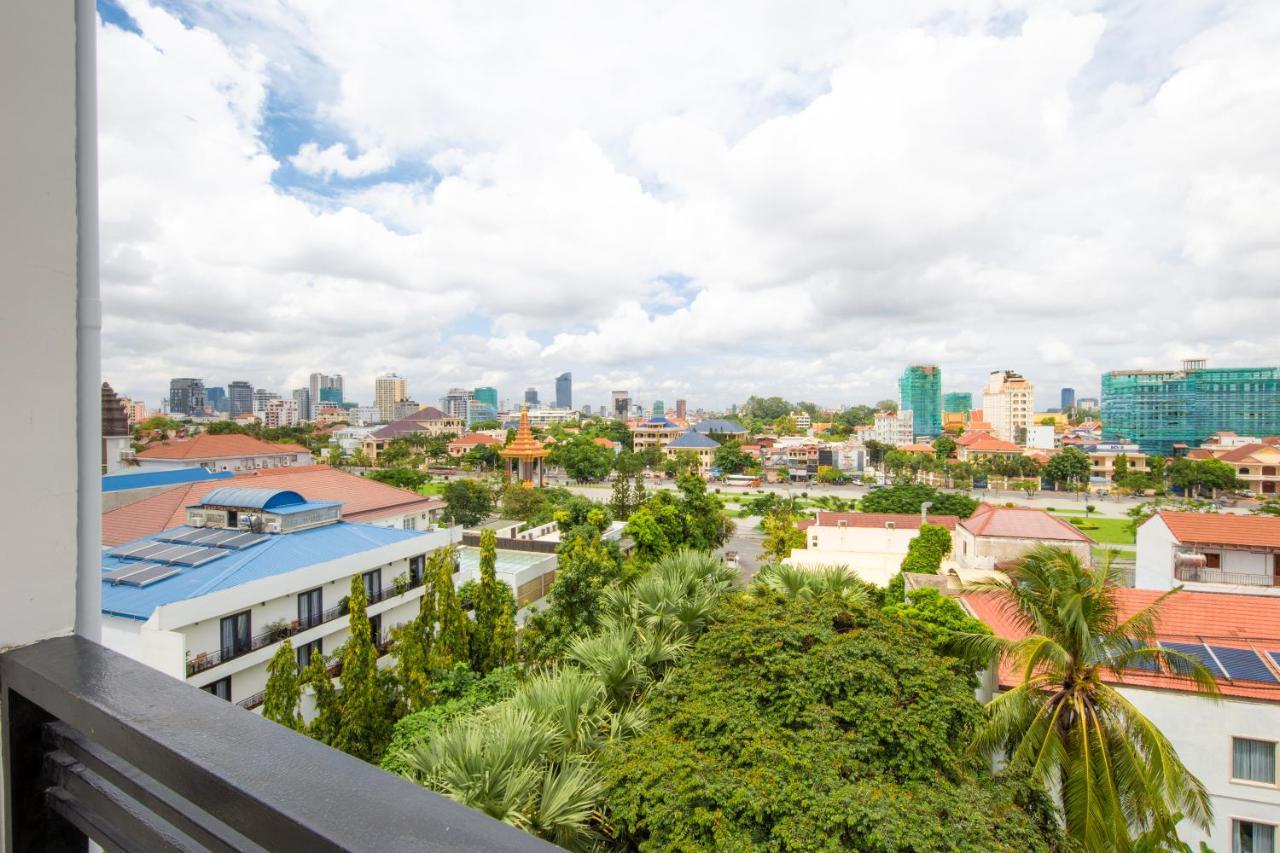 Wisteria Hotel Phnom Penh Exterior photo
